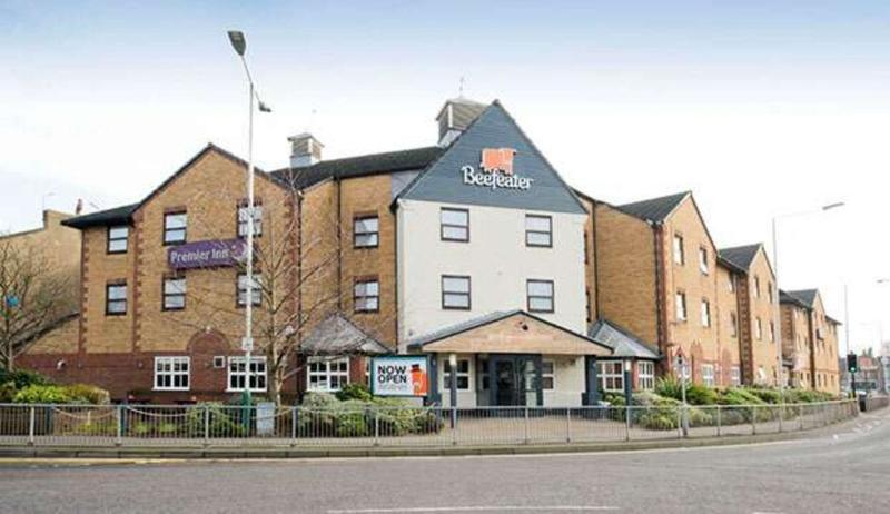 Premier Inn London Romford Central Buitenkant foto