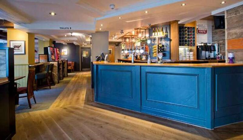 Premier Inn London Romford Central Buitenkant foto