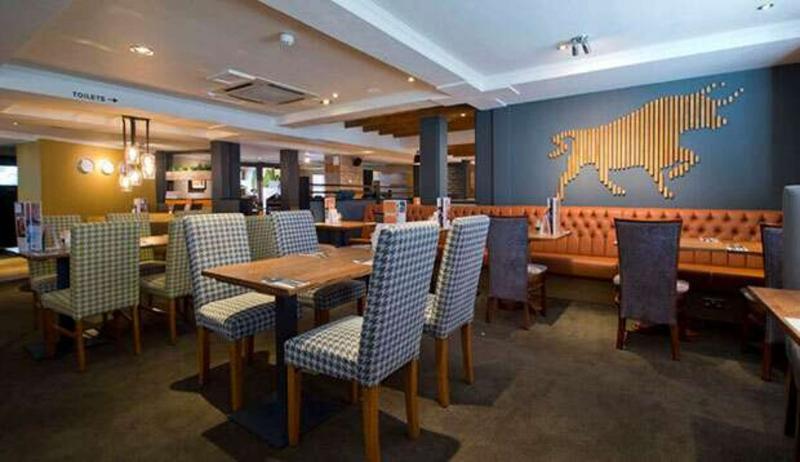 Premier Inn London Romford Central Buitenkant foto