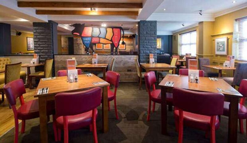 Premier Inn London Romford Central Buitenkant foto